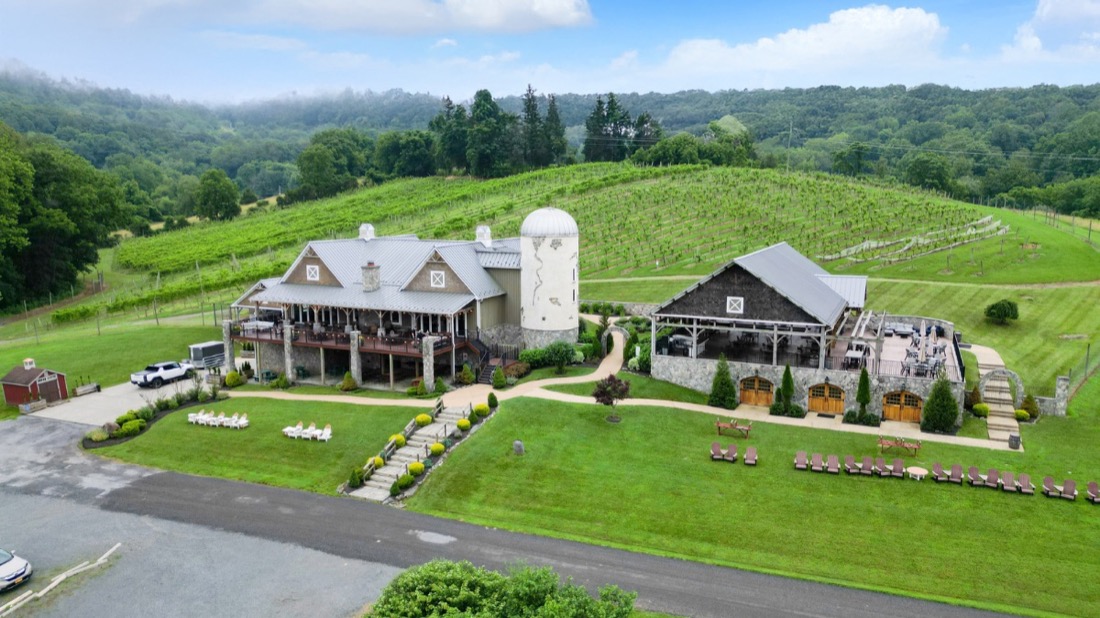 Creek's Edge Winery event venue in Lovettsville
